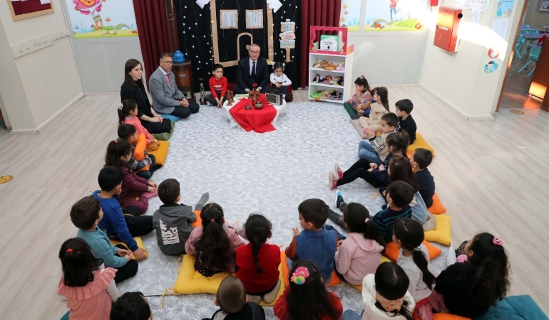 Ağrı Milli Eğitim Müdürü Kökrek, Minik Öğrencilere Masal Okudu