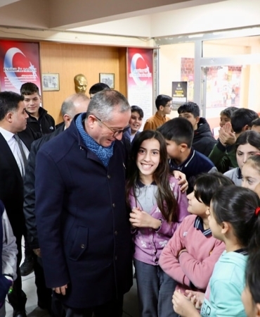 Ağrı Milli Eğitim Müdürü Kökrek Selçuk Ortaokulunu ziyaret etti