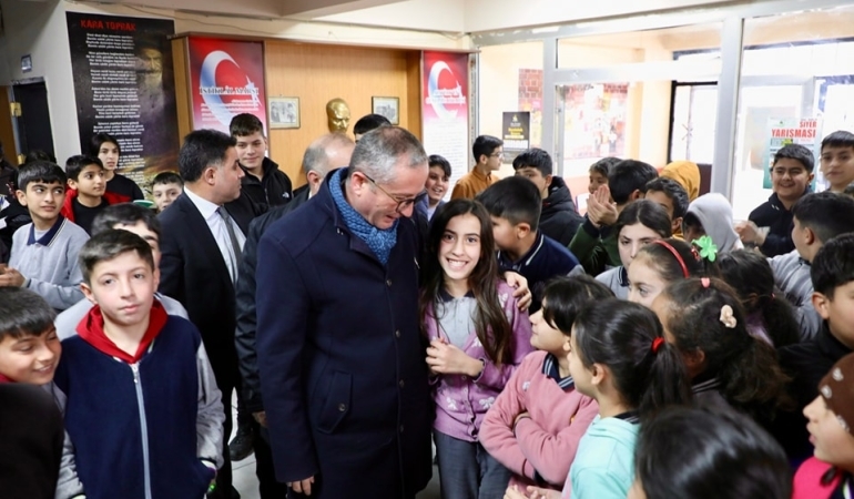 Ağrı Milli Eğitim Müdürü Kökrek, Selçuk Ortaokulunu ziyaret etti