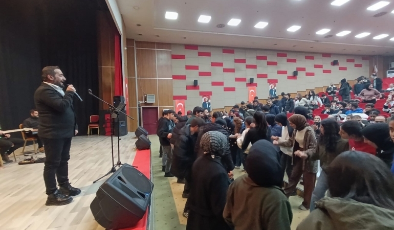 Üniversite Sınavına Hazırlanan Öğrenciler İçin Moral Konseri Düzenlendi