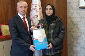 Okulum Beni Bekler Projesi Kapsamında Basarı Gösteren Öğrenci Ödüllendirildi