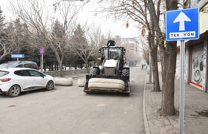Patnos’un 5 Caddesinde Tek Yön Uygulaması Başladı