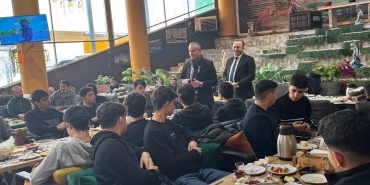 Ağrı Milli Eğitim Müdürü Kökrek Öğrencilerle Kahvaltıda Buluştu