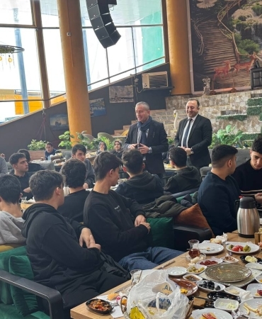 Ağrı Milli Eğitim Müdürü Kökrek Öğrencilerle Kahvaltıda Buluştu