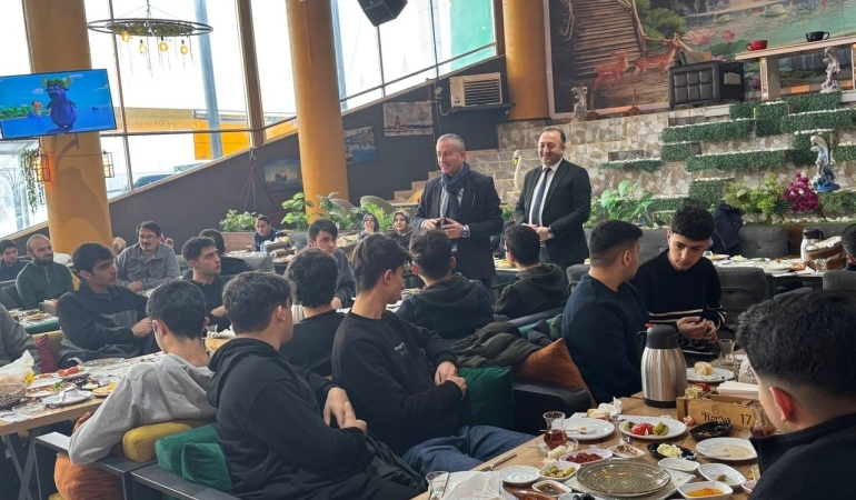 Ağrı Milli Eğitim Müdürü Kökrek Öğrencilerle Kahvaltıda Buluştu