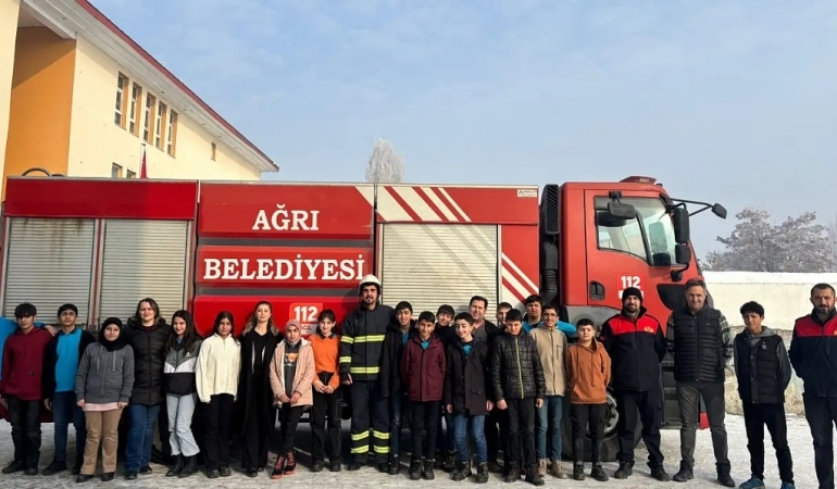 Ağrı İtfaiyesi Öğrencilere Yangın Eğitim Verdi