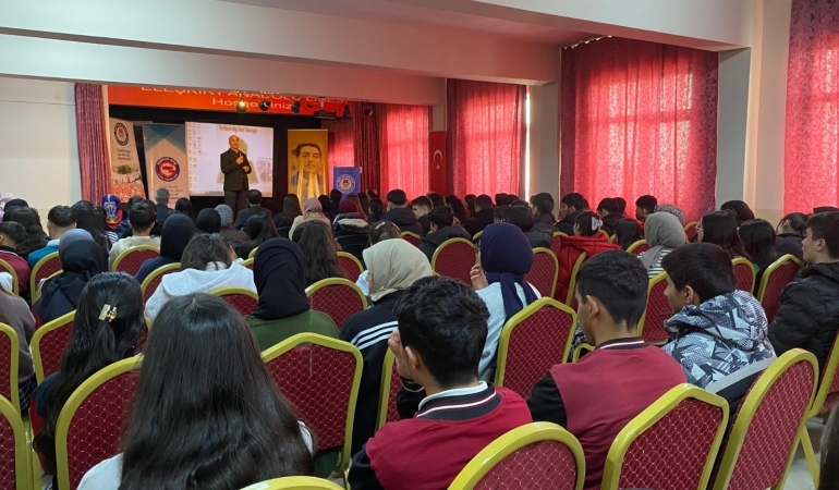 Eğitim Bir Sen Eleşkirt’te Lise Öğrencilerine Kitap Okumanın Önemi Konulu Program Düzenledi
