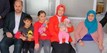 Vali Beyin Eşi, Neslihan Gül Koç Görme Engelli Çifti Ziyaret Etti