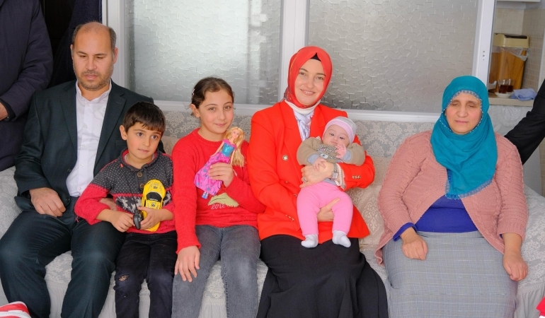 Vali Beyin Eşi, Neslihan Gül Koç Görme Engelli Çifti Ziyaret Etti