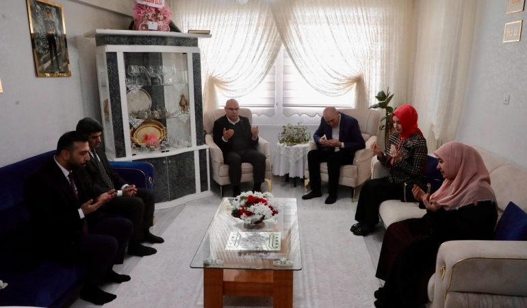 Vali Koç, Şehit Harun Aslan’nın Ailesini Ziyaret Etti