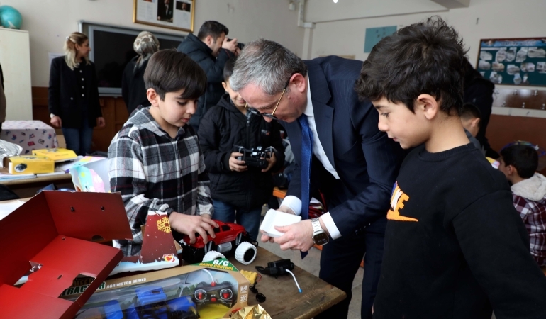 Ağrı’da “IC Mutluluk Harekatı” ile Çocukların Oyuncak Hayalleri Gerçek Oldu