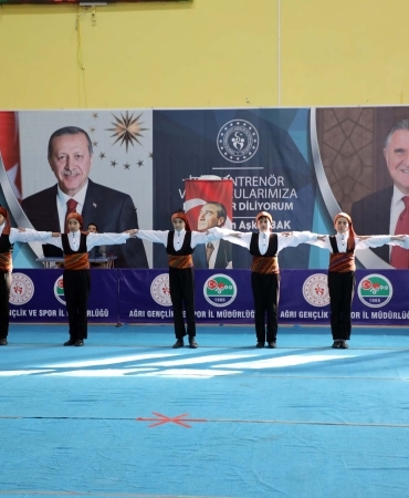 Ağrıda Halk Oyunları İl Birinciliği Yarışmaları Düzenlendi