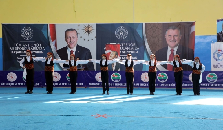 Ağrı’da Halk Oyunları İl Birinciliği Yarışmaları Düzenlendi