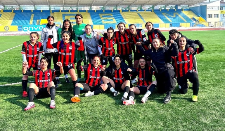 Ağrı Kadın Futbol Takımından Gol Yağmuru 