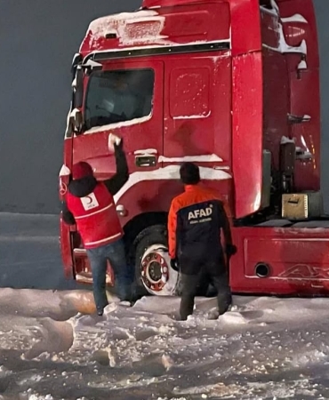 Ağrıda Olumsuz Hava Koşullarında Son 24 Saatte 16 Acil Durum 233 Kişi Kurtarıldı