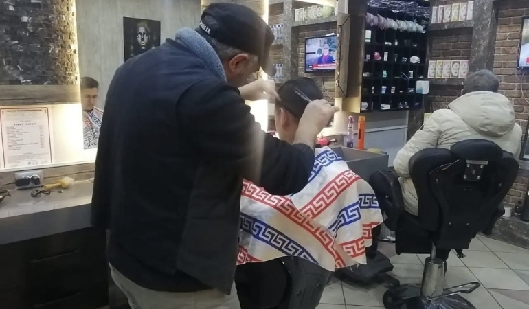 Ağrı’da Erkek Kuaförlerinde Fiyatlar Yükseldi