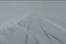 Kar ve Tipi Kağızman Ağrı Kara Yolunu Trafiğe Kapadı