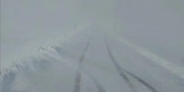 Kar ve Tipi Kağızman Ağrı Kara Yolunu Trafiğe Kapadı