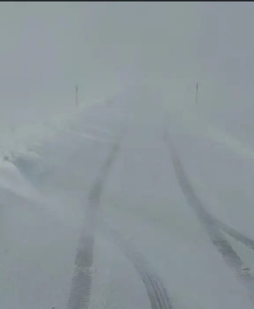 Kar ve Tipi Kağızman Ağrı Kara Yolunu Trafiğe Kapadı