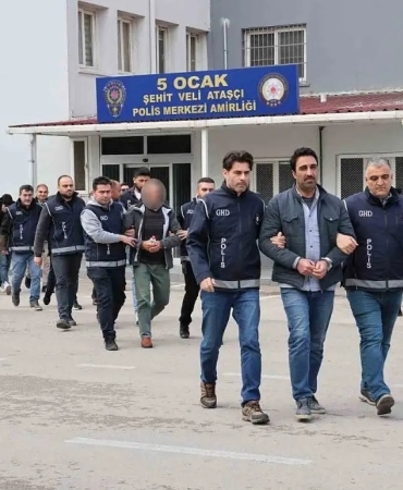 VIP Göçmen Kaçakçılığı Operasyonu 3 Tutuklama Eleşkirt Haber VIP Göçmen Kaçakçılığı Operasyonu 3 Tutuklama