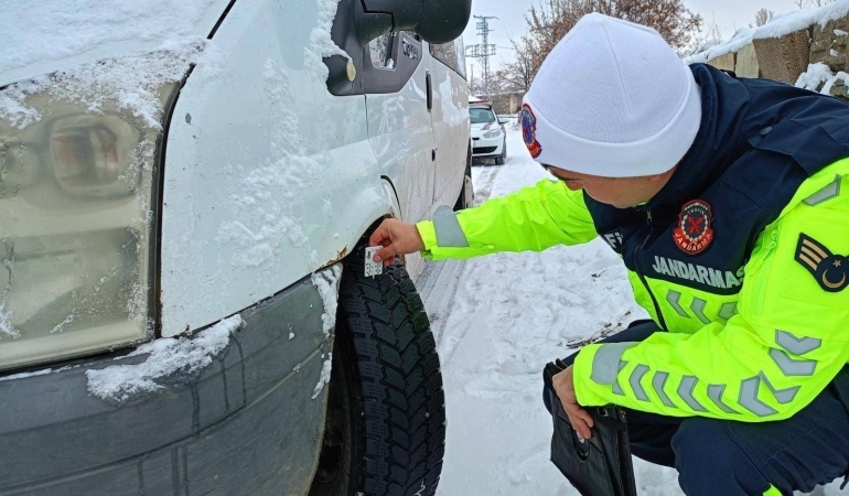 Ağrı’da Yapılan Trafik Denetimlerde 2145 Araç, 4197 Şahıs Sorgulandı 