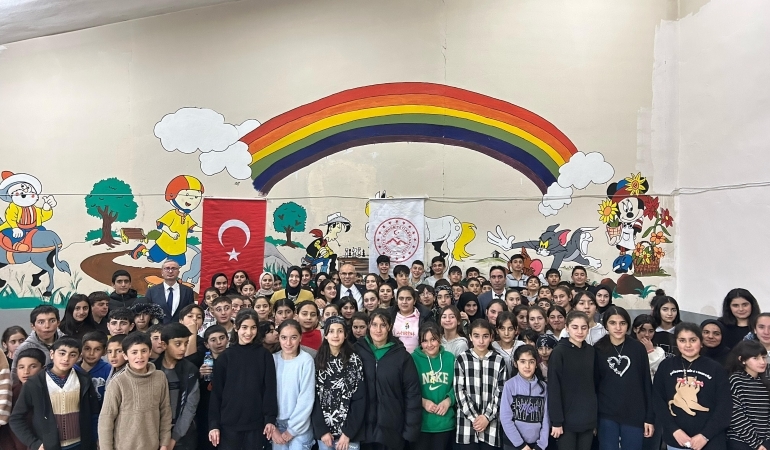 Vali Koç Ozanlar YİBO’da Öğrencilerle İftar Yaptı