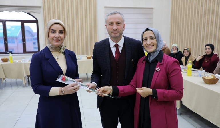 Ağrı Milli Eğitim Müdürü Kökrek, Kadın Çalışanlarla İftarda Buluştu