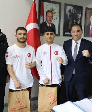 İl Müdürü Çelebi Başarılı Boksörleri Tebrik Etti