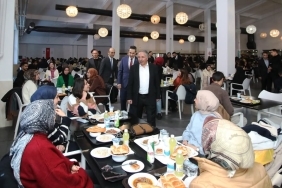 Rektör Karabulut Öğrencilerle İle İftar Yemeğinde Bir Araya Geldi