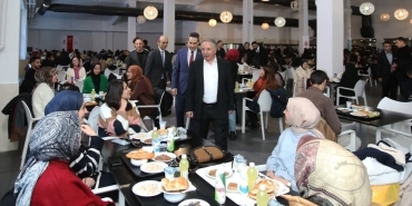 Rektör Karabulut, Öğrencilerle İle İftar Yemeğinde Bir Araya Geldi