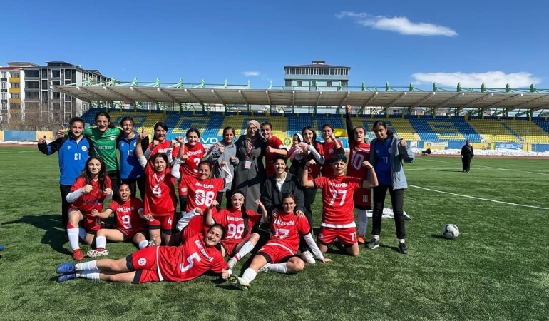 Ağrı ASP Kadın Futbol Takımı, Silopi Belediyesi Spor Kulübü’nü 2-1 mağlup Etti