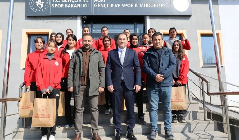 Spor Lisesi Kız Futbol Takımı Türkiye Şampiyonasına Katılmaya Hak Kazandı