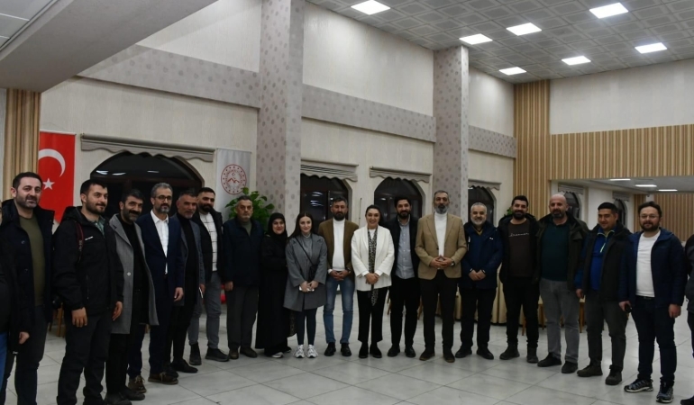 AK Parti Ağrı Milletvekili Ruken Kilerci ve İl Başkanı İlhami Yıldız, Sahurda Basın Mensuplarıyla Bir Araya Geldi