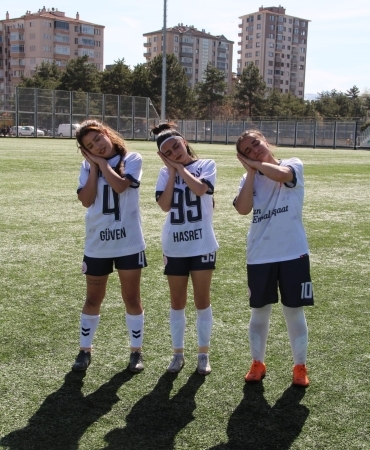 Kadın futbolunda Ağrı rüzgarı 5 Gollü Galibiyet Eleşkirt Haber Kadın futbolunda Ağrı rüzgarı 5 Gollü Galibiyet