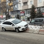 Kontrolden Çıkan Araç Refüje Çıktı 