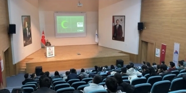 AİÇÜ'de Yeşilay AY Bağımlılıkla Mücadele Konferansı Düzenledi