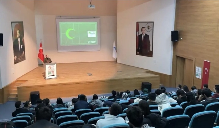 AİÇÜ’de Yeşilay AY Bağımlılıkla Mücadele Konferansı Düzenledi