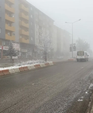 Ağrılılar Sabaha Sisli Havayla Uyandı