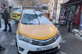 Çatıdan Düşen Kar