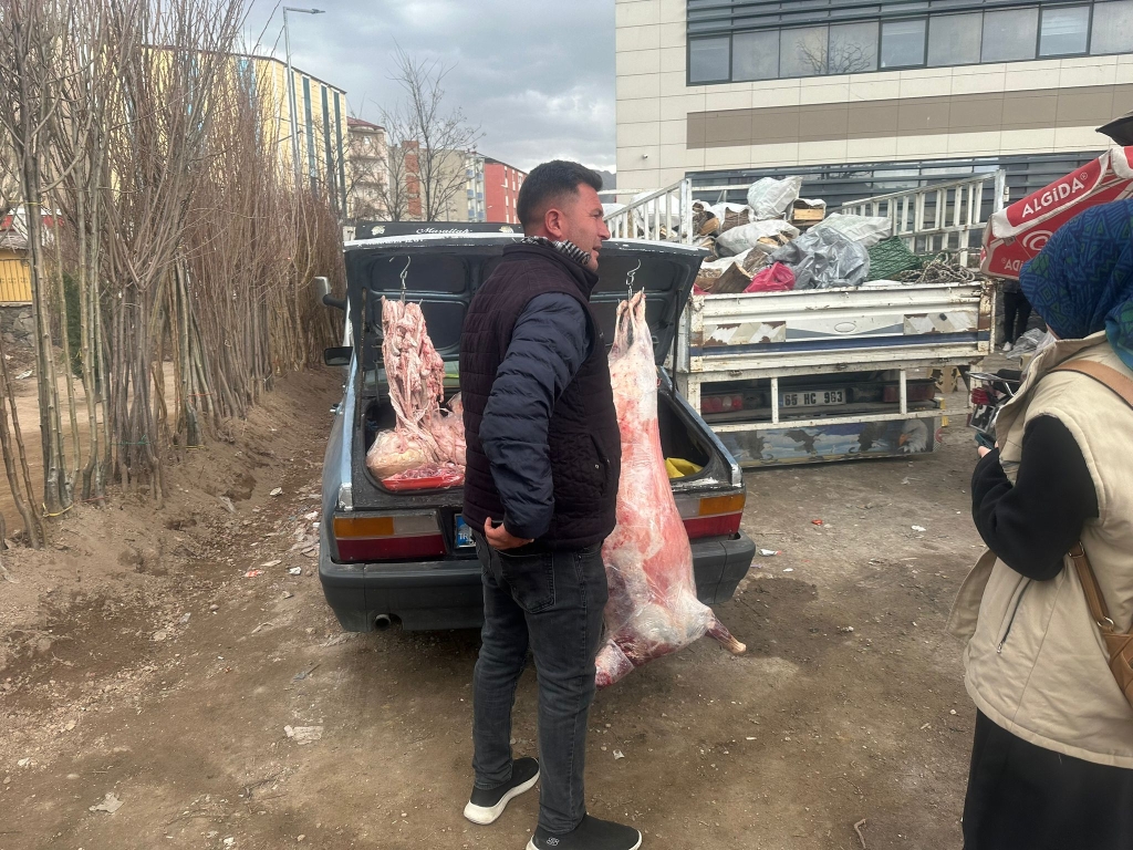 Doğubayazıtta Açıkta Satışı Yapılan 150 Kilogram Et İmha Edildi