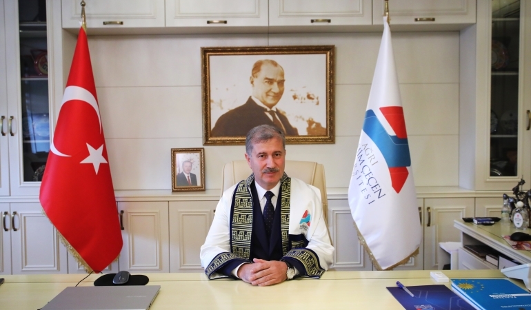 Rektör Gülçin Göreve Başladı