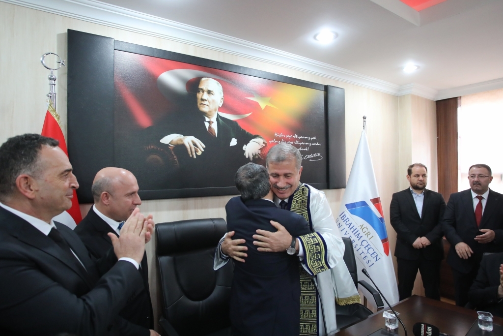 Rektör Gülçin Göreve Başladı