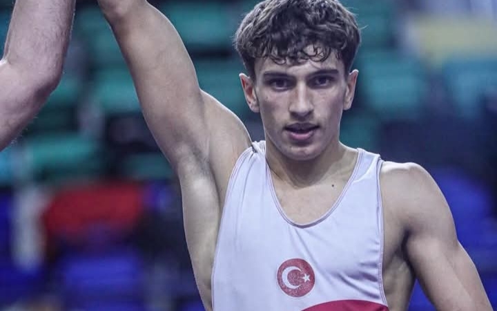 Ağrılı Güreşçi Hamza Yerlikaya Türkiye Şampiyonu Oldu