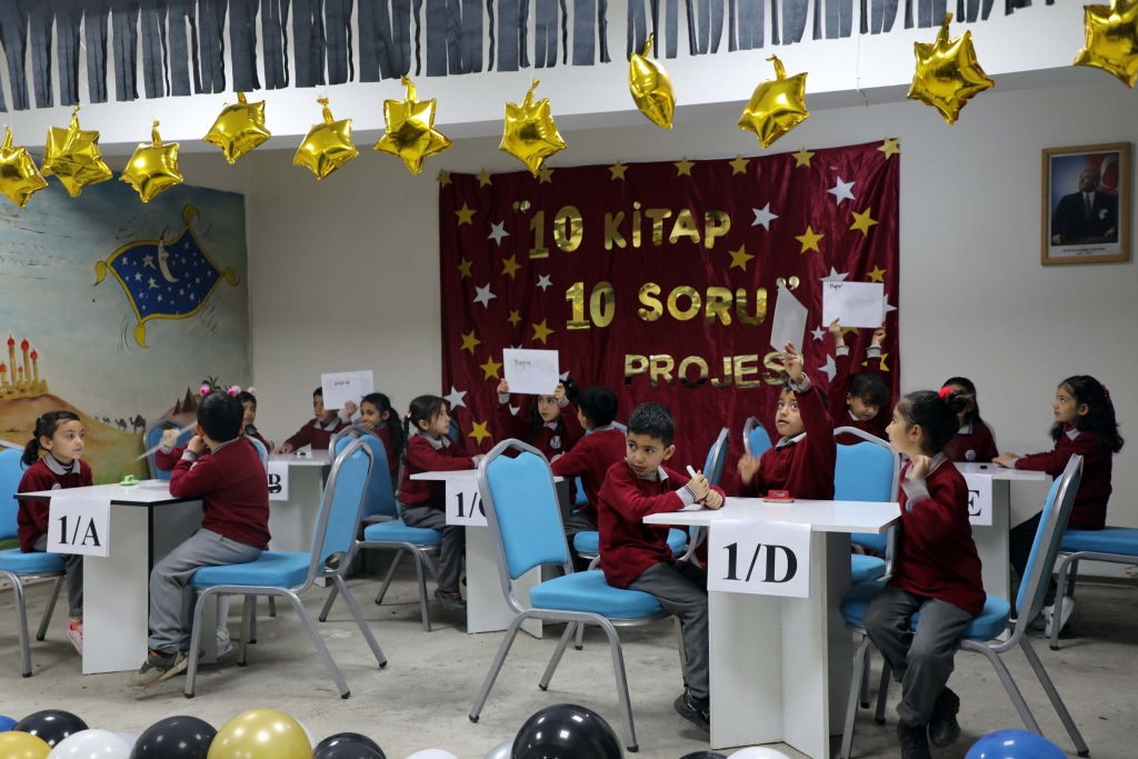 Minik Öğrencilerin Kitap Sevgisi Bilgi Yarışmasına Taşındı