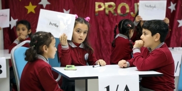 Minik Öğrencilerin Kitap Sevgisi Bilgi Yarışmasına Taşındı