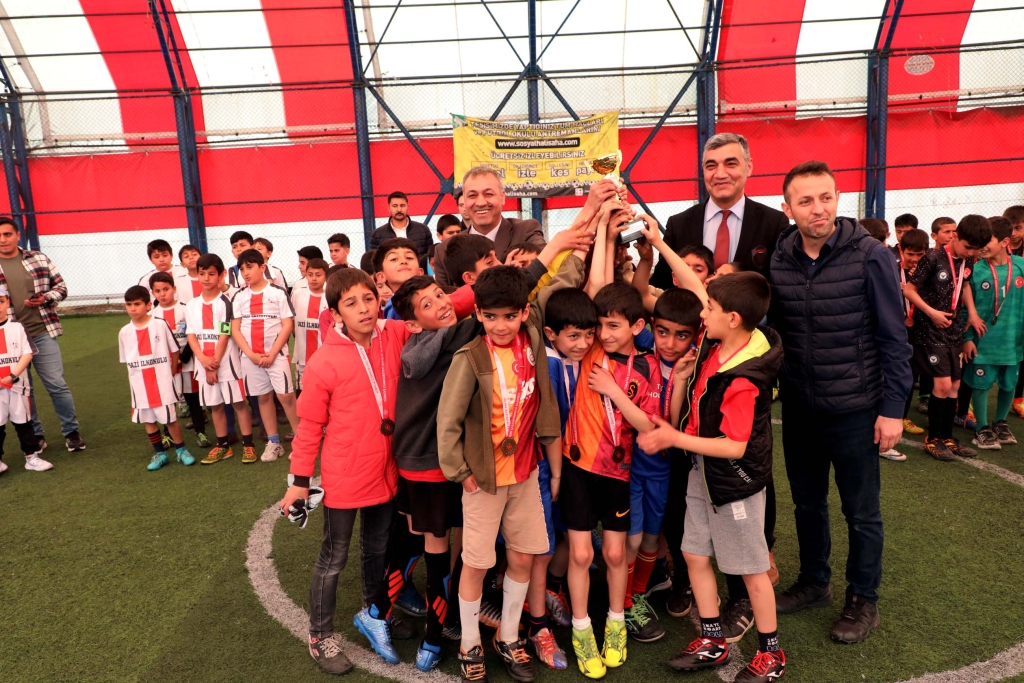 Ağrıda 1022 Öğrenci Sahada 23 Nisan için Mücadele Etti