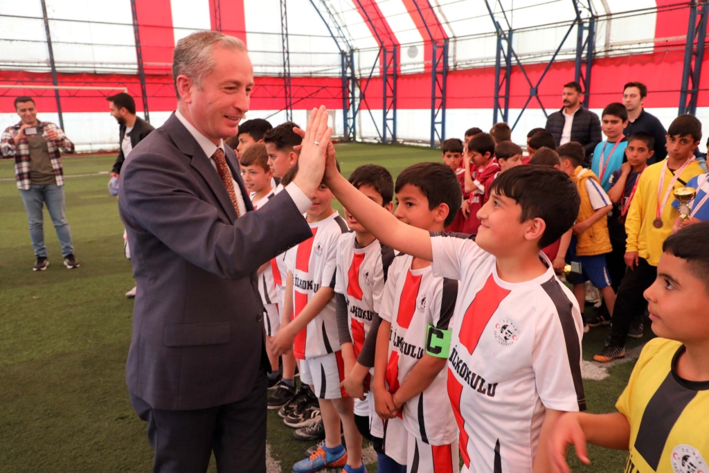 Ağrıda 1022 Öğrenci Sahada 23 Nisan için Mücadele Etti