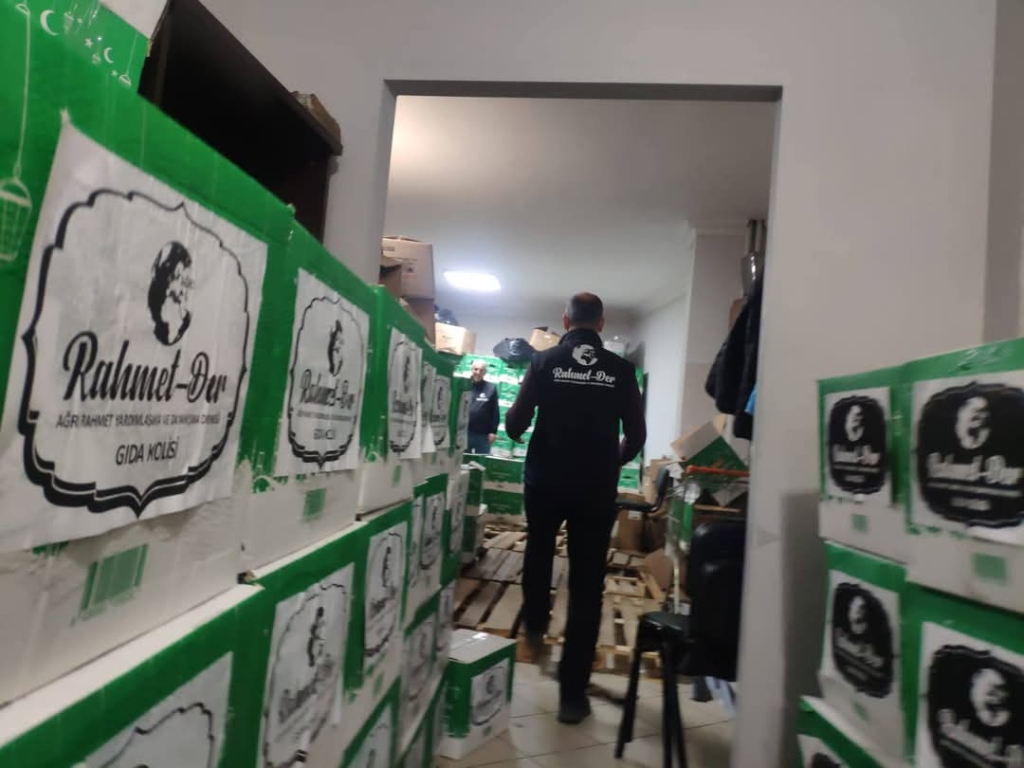 Ağrı Rahmet Der 3500 Aileye Ramazan Sevinci Yaşattı