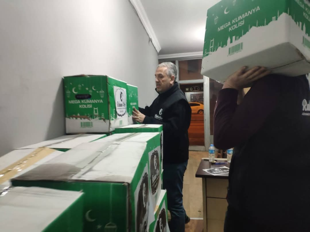 Ağrı Rahmet Der 3500 Aileye Ramazan Sevinci Yaşattı