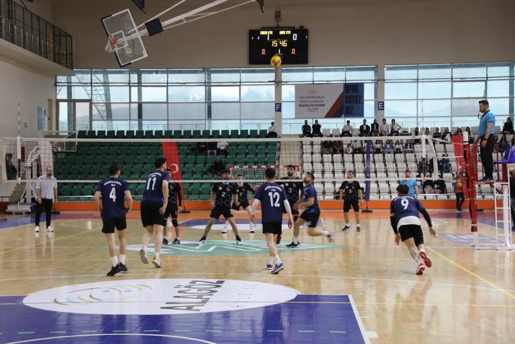 Ağrı KYK Erkek Voleybol Takımı YurtLig Doğu Anadolu Şampiyonu Oldu